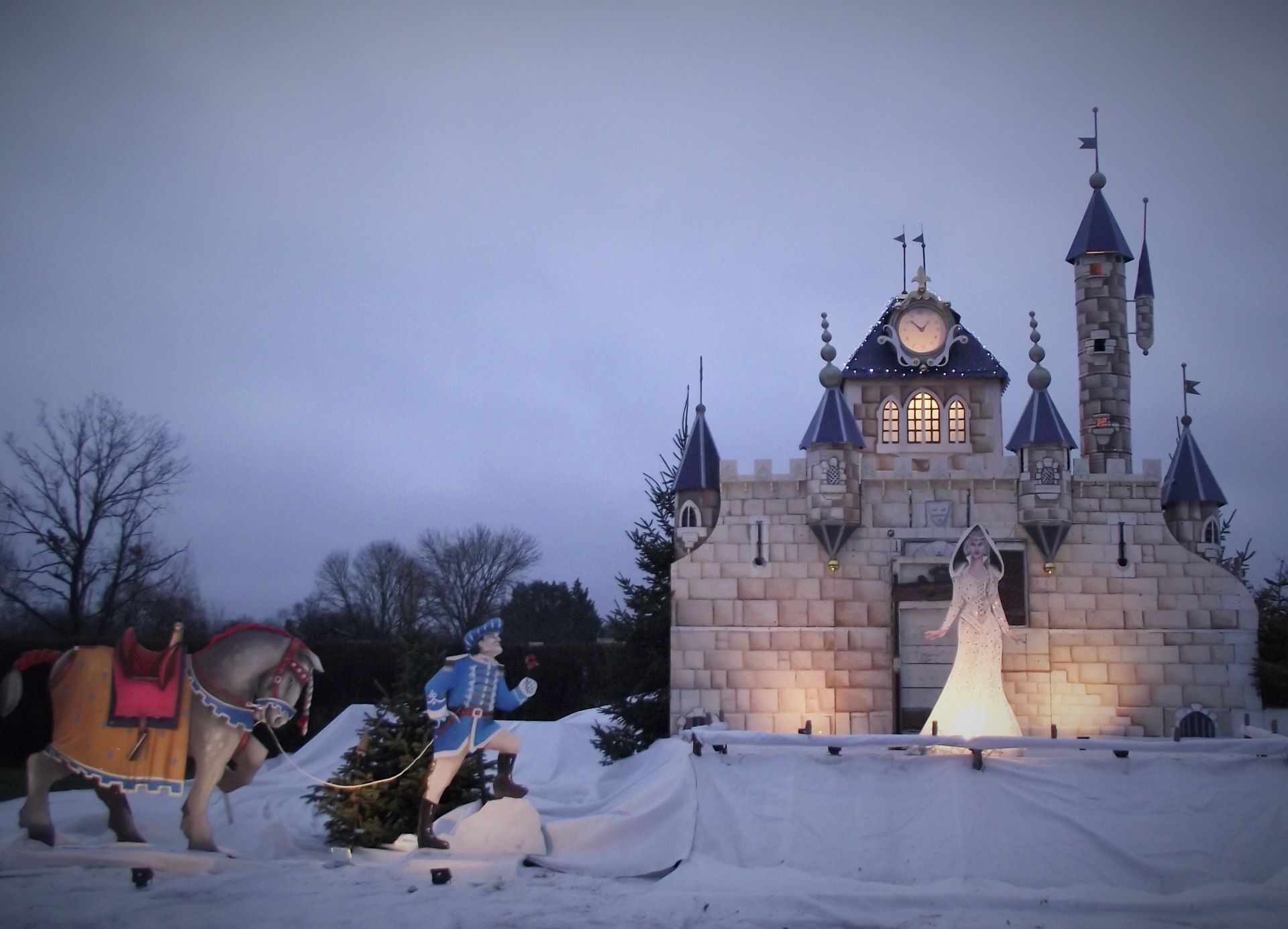 Le Marché de Noël de Touchay, Prince et Princesse devant château
